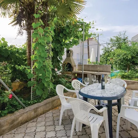 Nice Apartment In Okrug Gornji With Wifi Apartament