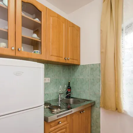 Apartament Nice Apartment In Okrug Gornji With Wifi *