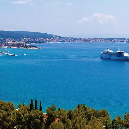 Nice Apartment In Okrug Gornji With Wifi * Trogir