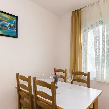 Apartament Nice Apartment In Okrug Gornji With Wifi *