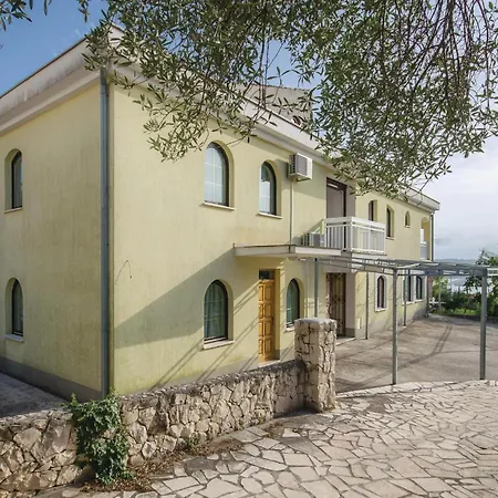 Nice Apartment In Okrug Gornji With Wifi Apartament