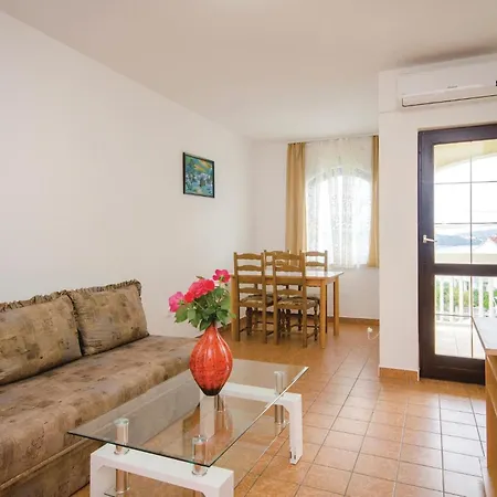 Nice Apartment In Okrug Gornji With Wifi Apartament *
