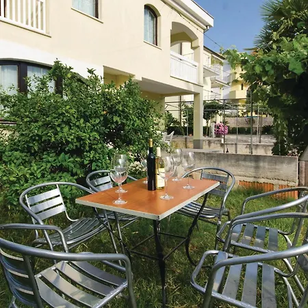 Nice Apartment In Okrug Gornji With Wifi * Trogir